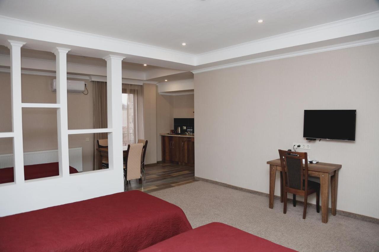 Hotel King David The Builder Koutaïssi Extérieur photo