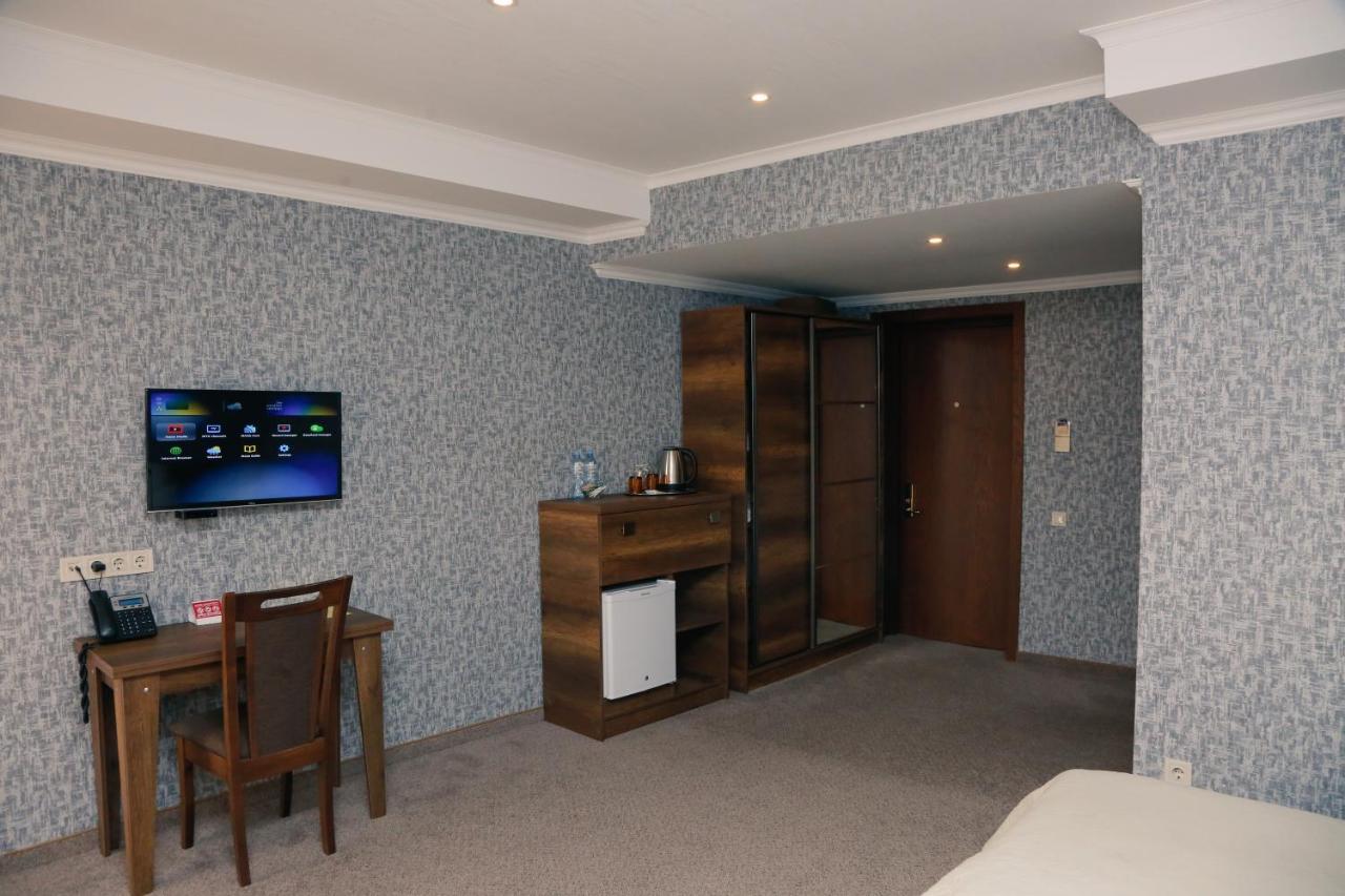 Hotel King David The Builder Koutaïssi Extérieur photo