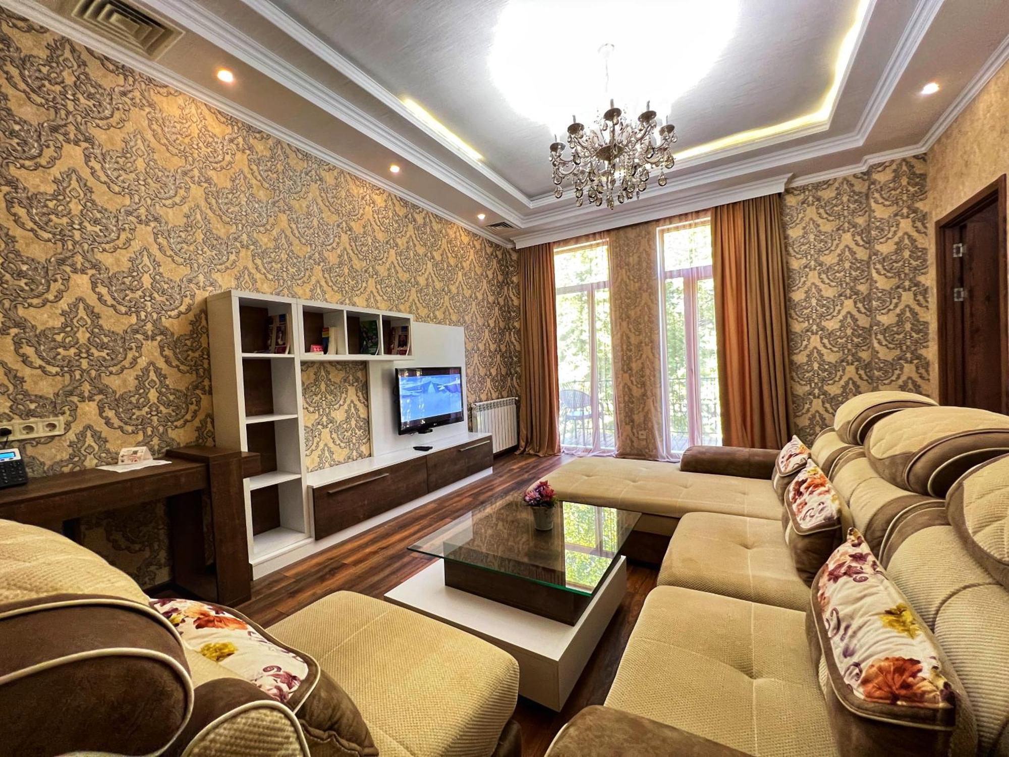 Hotel King David The Builder Koutaïssi Extérieur photo