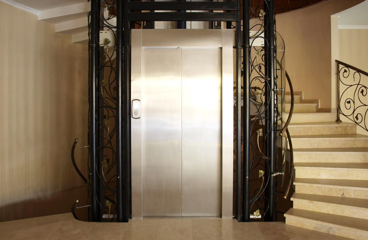 Hotel King David The Builder Koutaïssi Extérieur photo